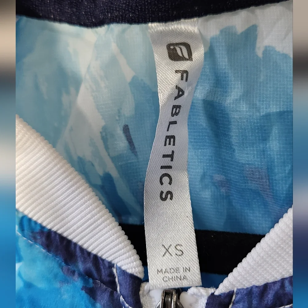 Fabletics white Atlanta jacket blue floral print mesh sleeves women's si…